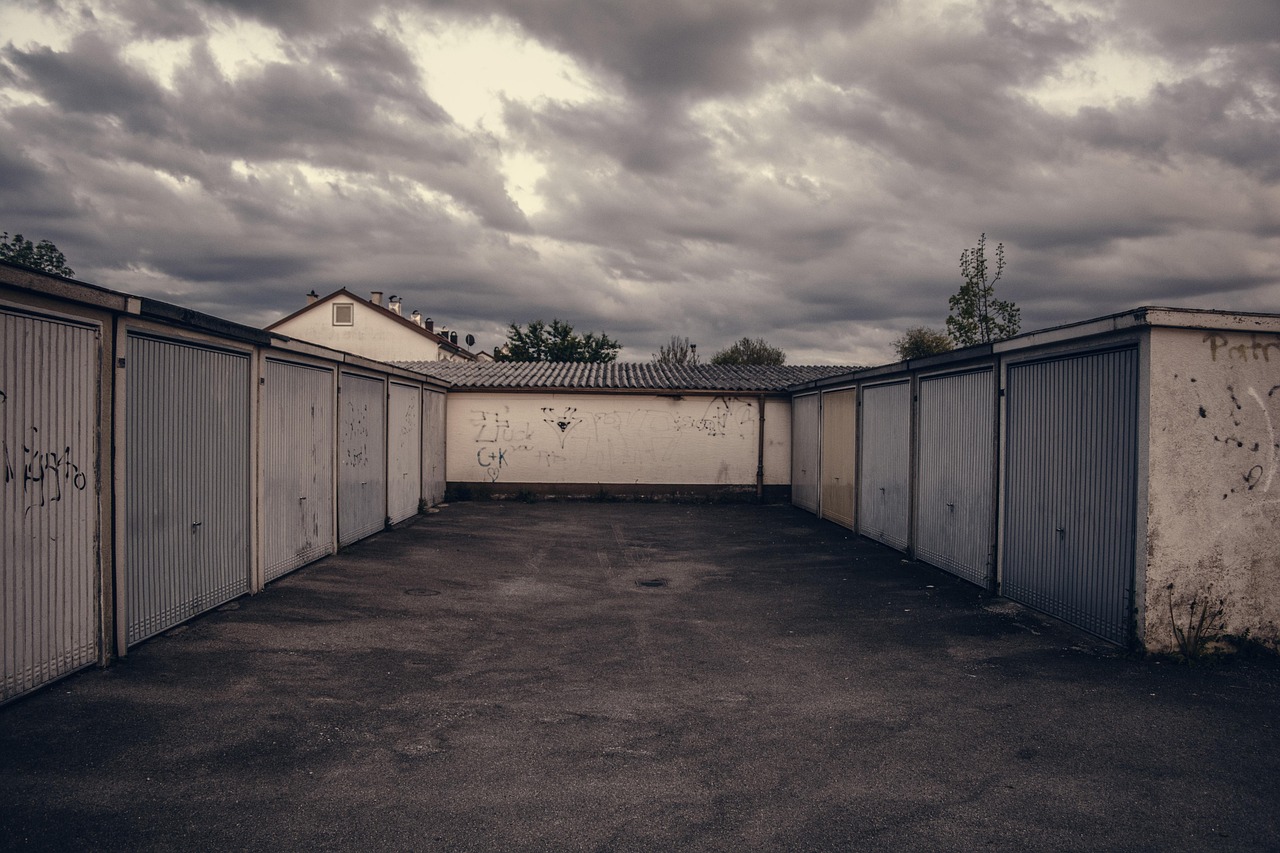 Don’t Ignore the Signs: 5 Telltale Signals Your Orillia Garage Door Needs Professional Repair