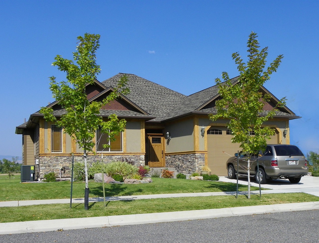 DIY vs. Professional Garage Door Repair: Making the Safe Choice for Your Barrie & Orillia Home